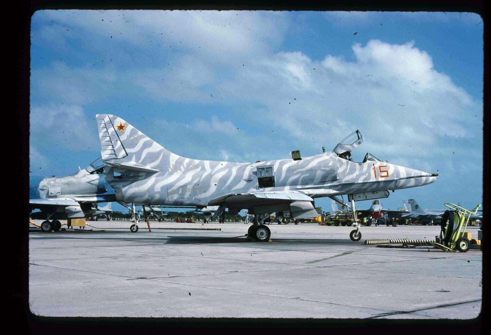 A-4E_149977_AD-615_VF-45_1987-93_RP_Preflight_A-1627__Sm.jpg