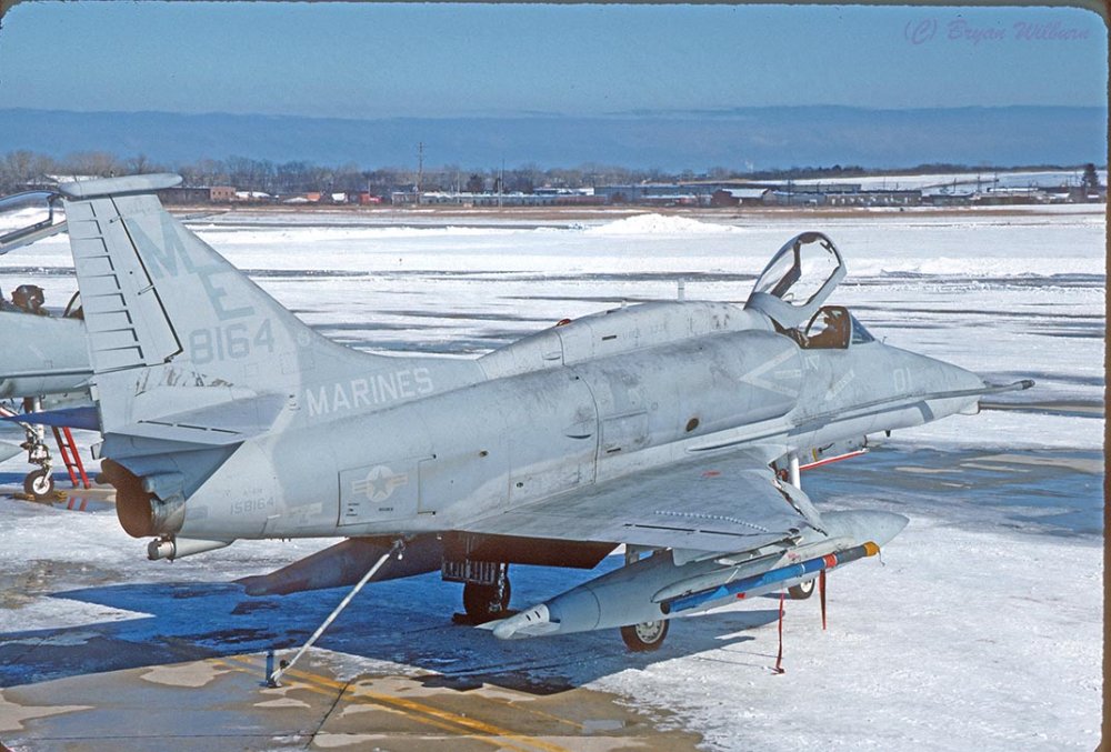 A-4M_158164_VMA-133_ME-01_RR_NAS-Alameda-Glenview_02-17-90_BryanWilburn_Sm.jpg