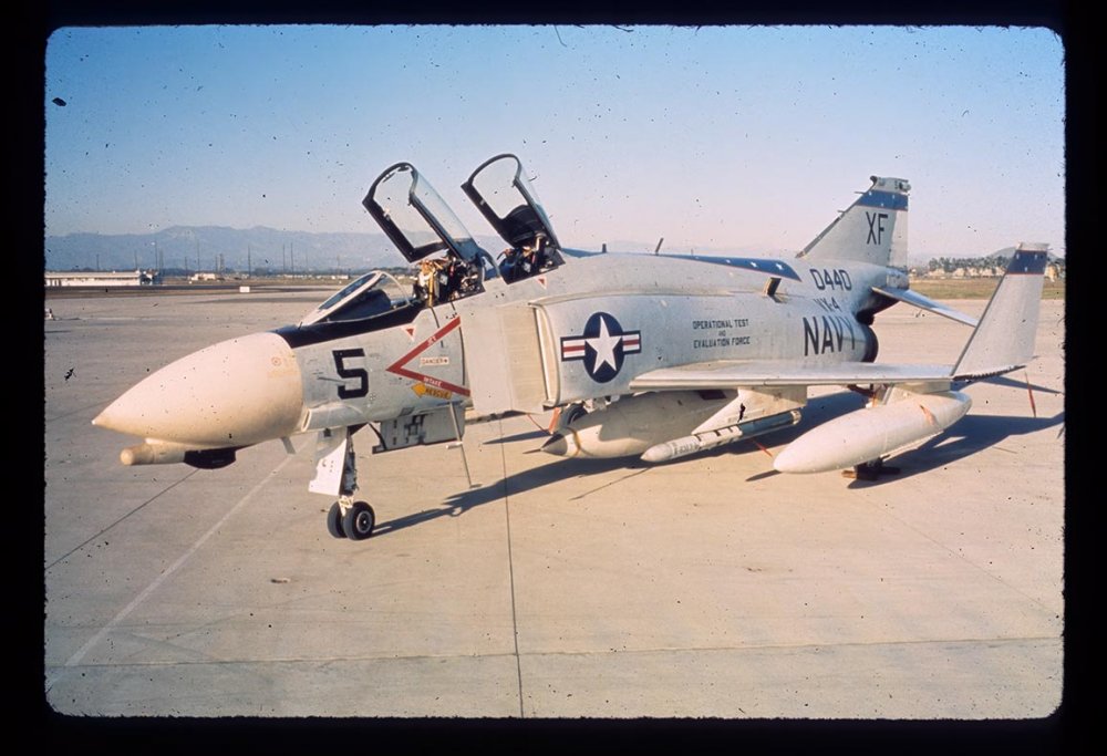 F-4B_150440_XF-4_VX-4_1970_MkH5_A-5562_Sm.jpg