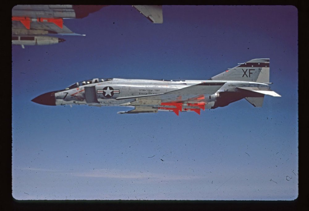 F-4J_153087_18th_J_Nat_Mus_Nav_Avn_SOC21-6-70_A-5587.jpg